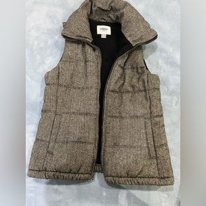 Old navy grey ware and cozy vest. Size: XS